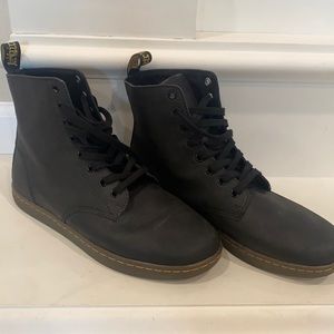 Like new Men’s suede Dr. Martens